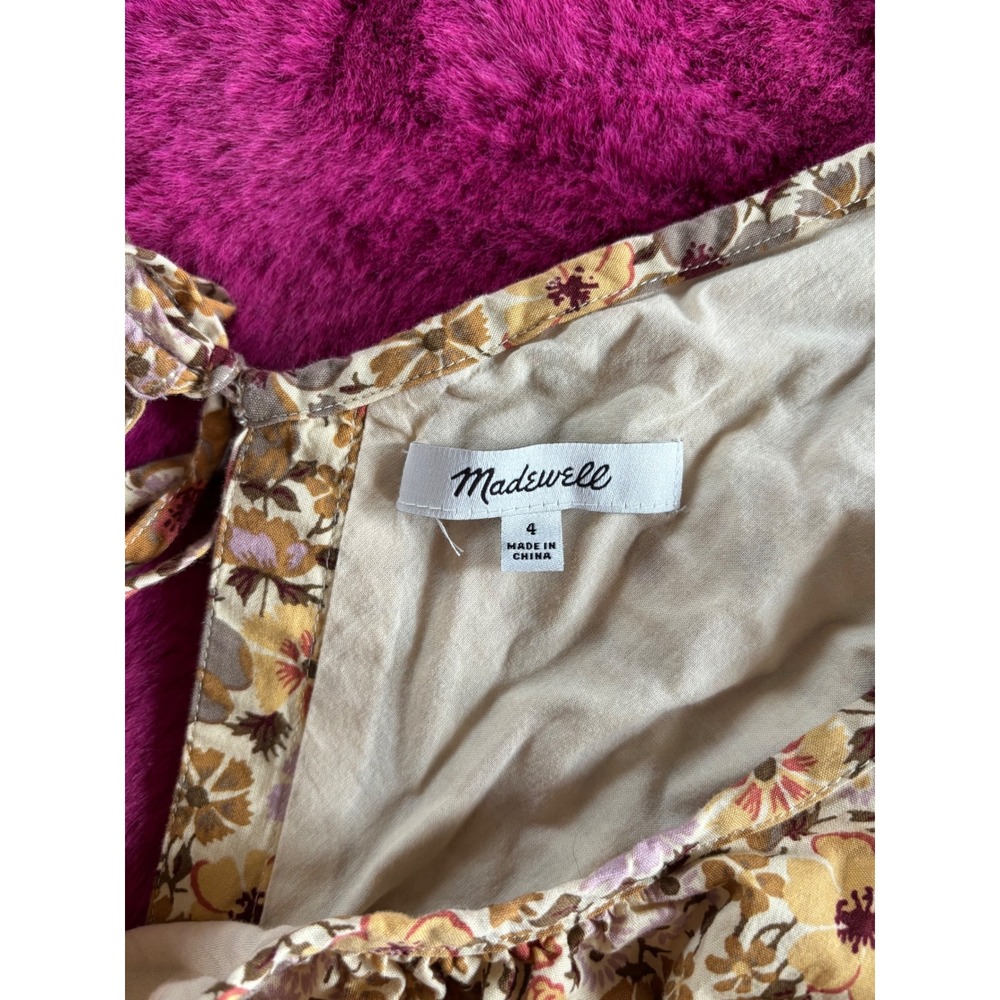 Madewell Puff-Sleeve Open-Back Midi
Dress in Floral Field Floral Cottagecore 4 - Picture 11 of 14